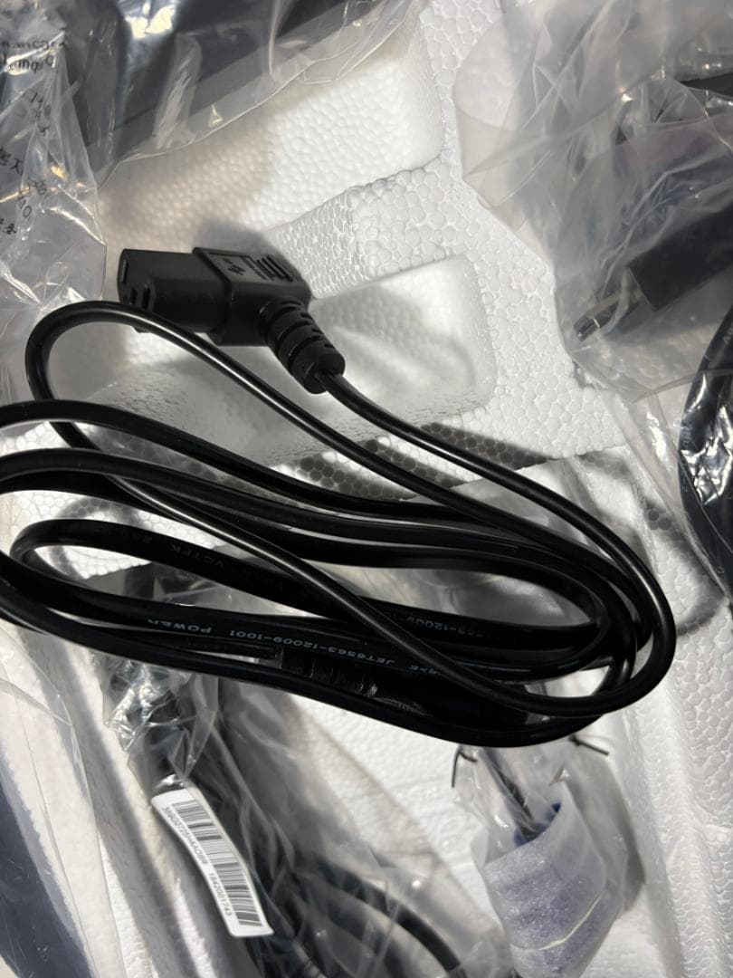 田中志音 AOC ゲーミング モニター C24G1