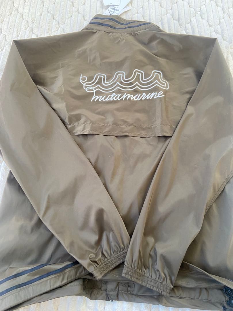 muta ナイロンジャケット カーキ
