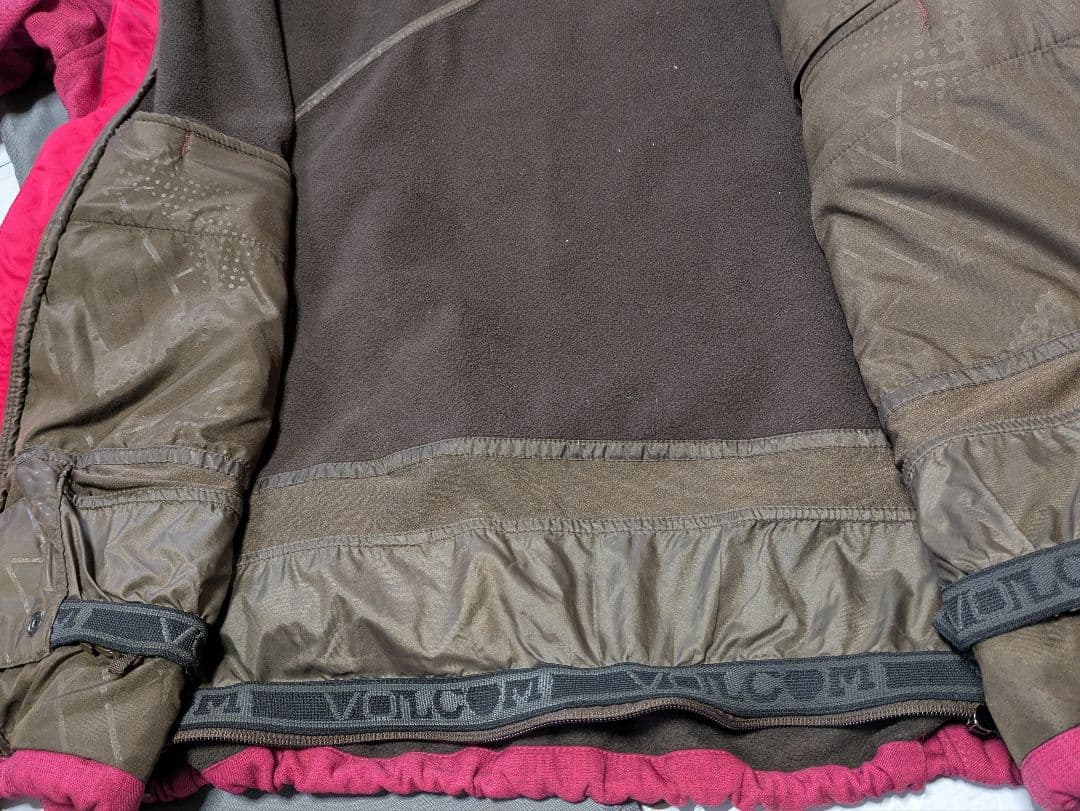 VOLCOMボルコム　メンズスノボードスノボースキーウェア　サイズL