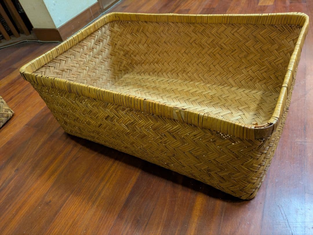 天然素材の行李カゴ