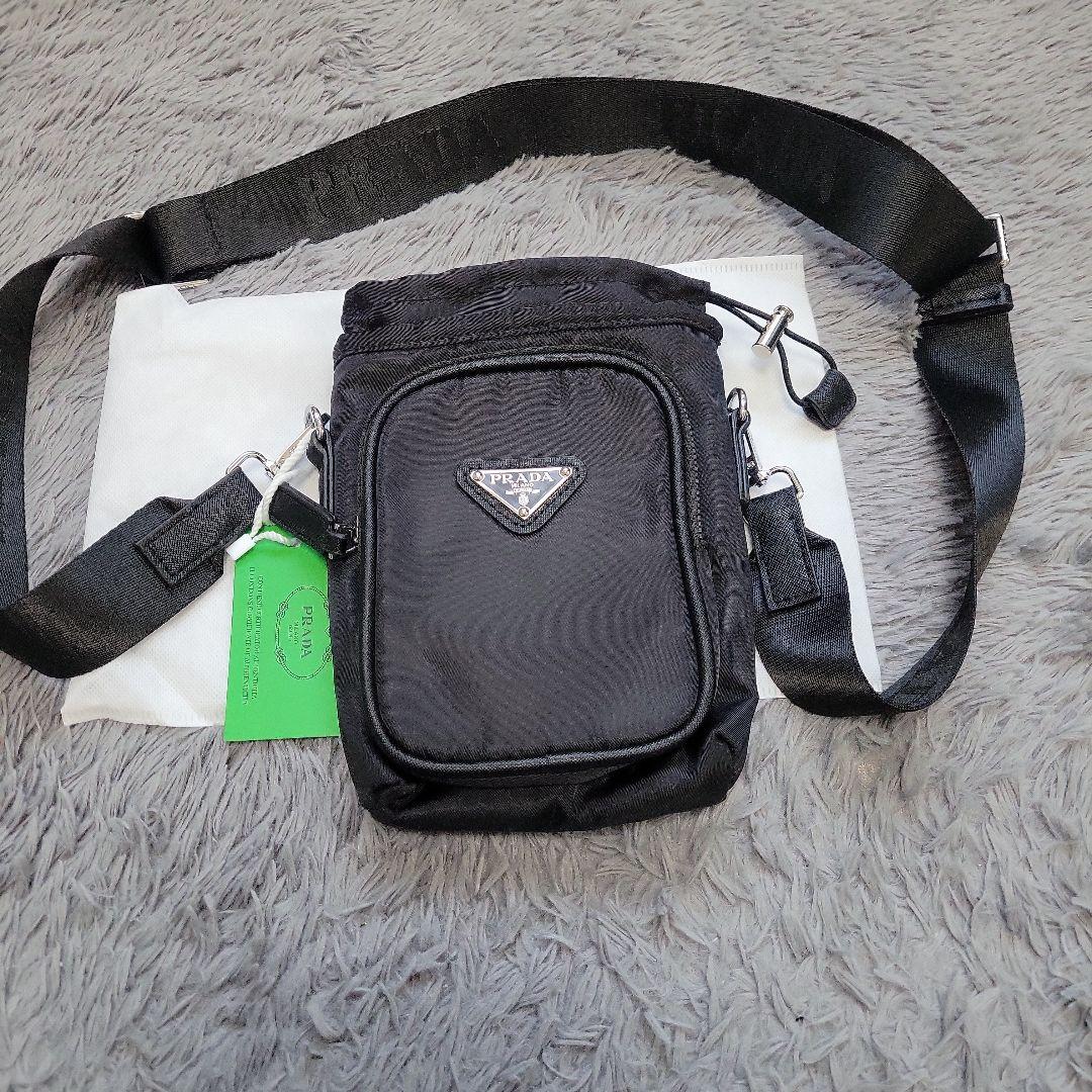 PRADA プラダ　スマホポーチ　ノベルティショルダーバッグ