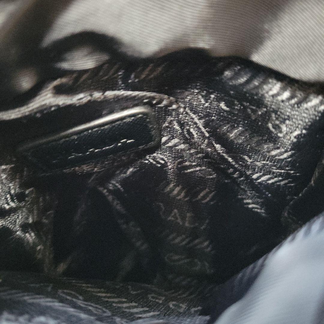 PRADA プラダ　スマホポーチ　ノベルティショルダーバッグ