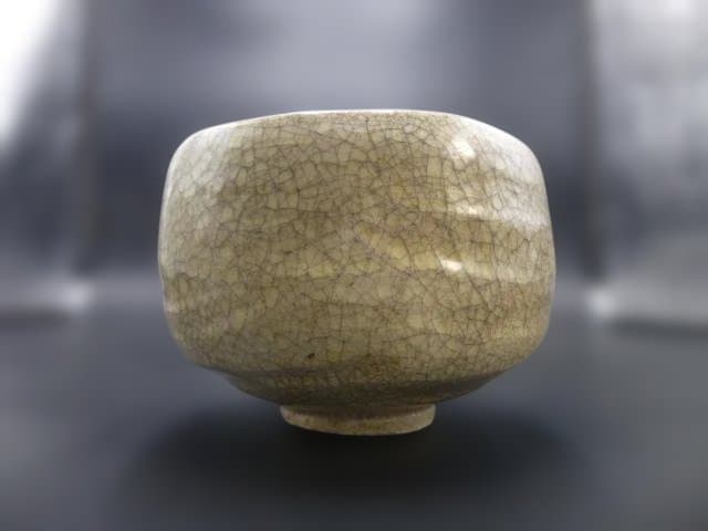 楽吉左衛門　九代　了入　白茶碗／共箱／楽吉左衛門　十代　旦入極め箱／仕覆