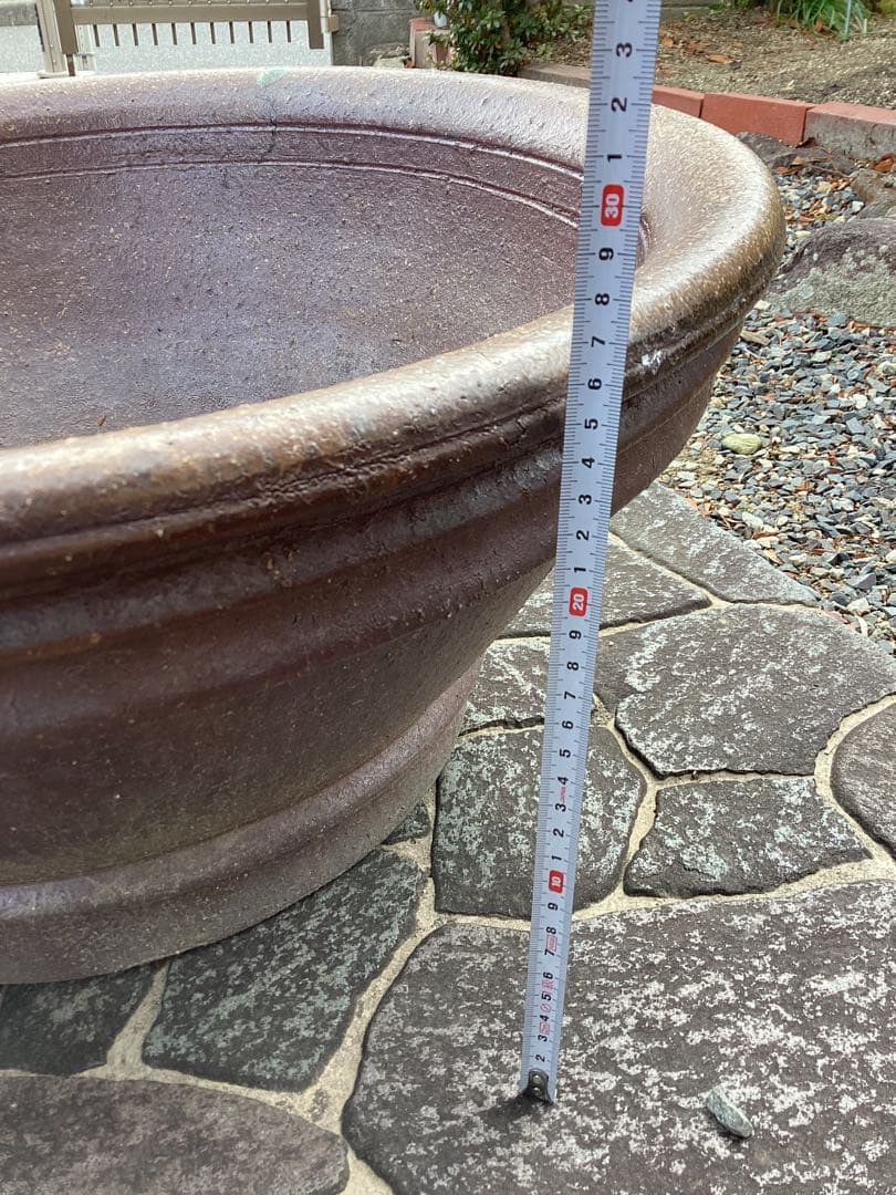 備前焼の大型植木鉢直径60㎝くらい　なかなか見ないと思います珍しい物です