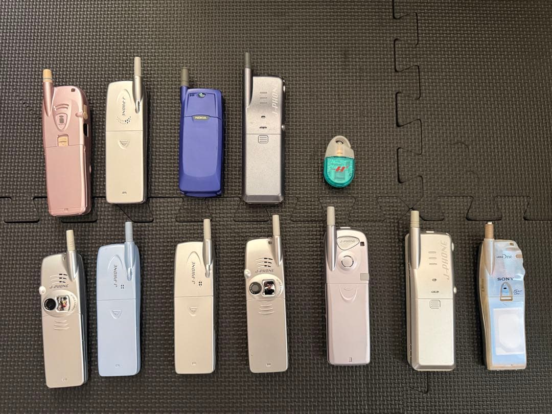 携帯電話　モックアップ23個と小型カメラTOREVAのモック