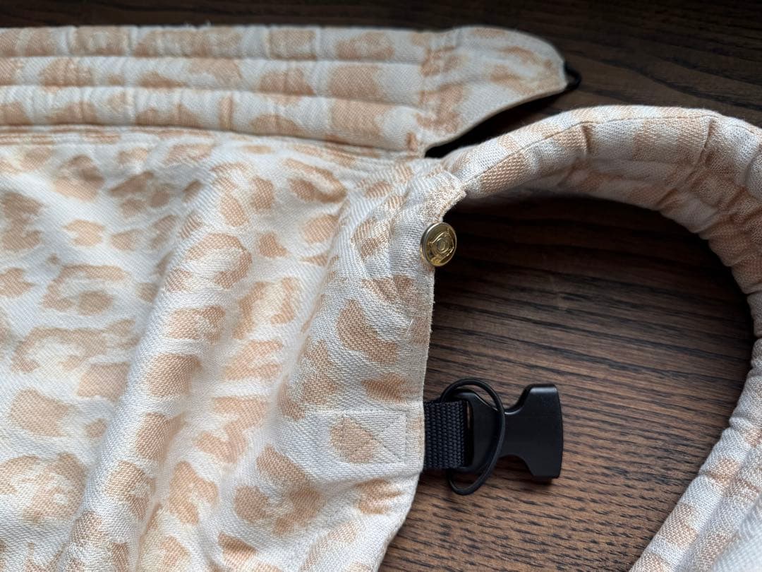 【artipoppe】アーティポッペ　抱っこ紐　レオパード