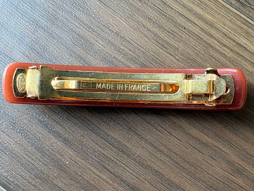 CHANEL シャネル　ロゴ入り　髪留め　バレッタ