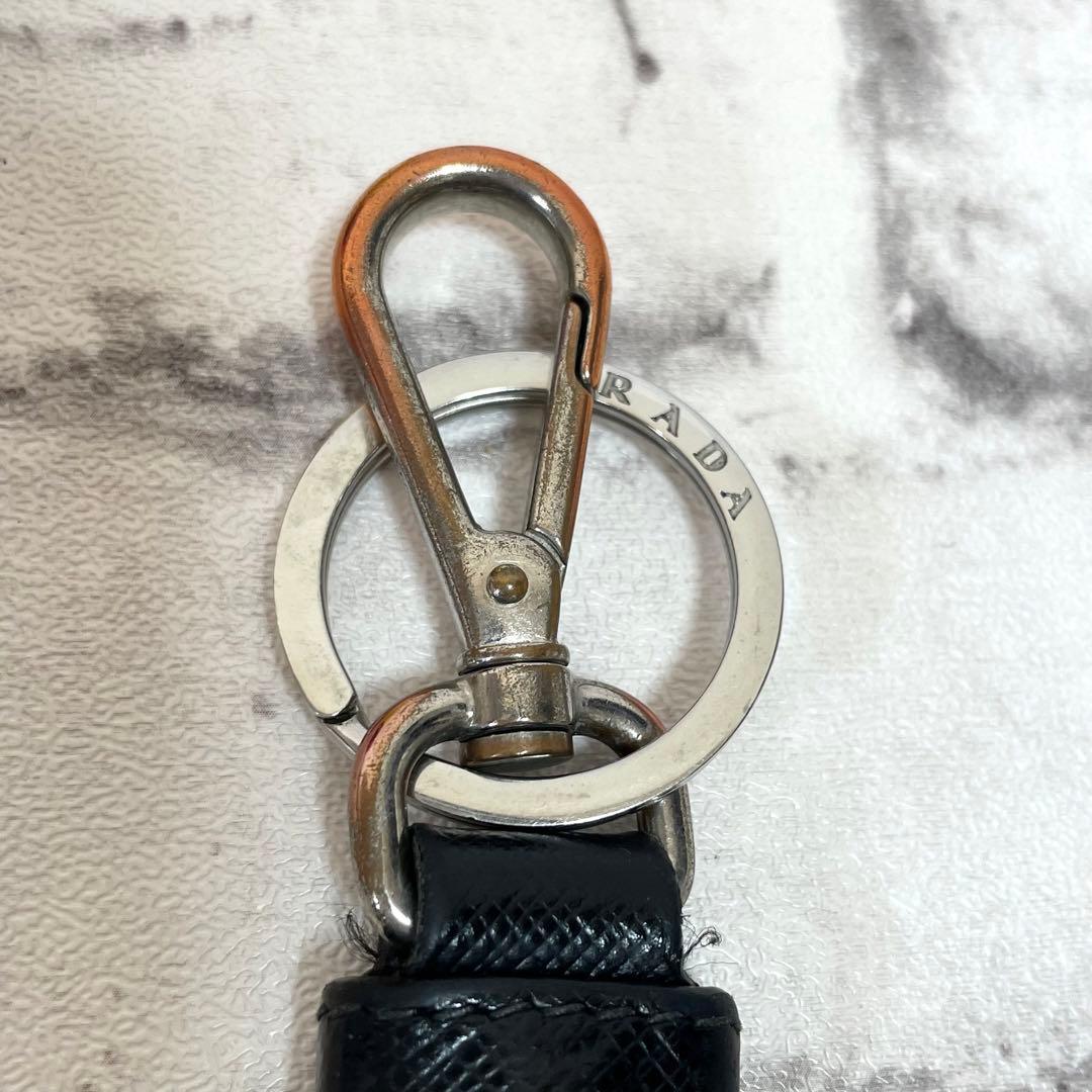 プラダ　PRADA　キーホルダー　キーリング　三角ロゴ　サフィアーノレザー　黒