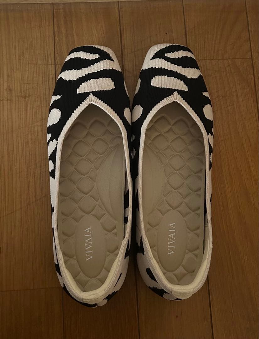 [美品]VIVALA ゼブラ柄 フラットシューズ 24.5