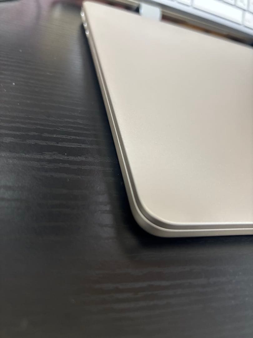 超美品 MacBookAir M2 モデル 13.6インチ、おまけ付き