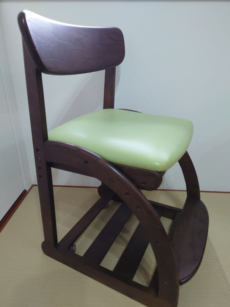 デスクチェア 学習椅子　グリーンクッション　カリモク　XT1811GK