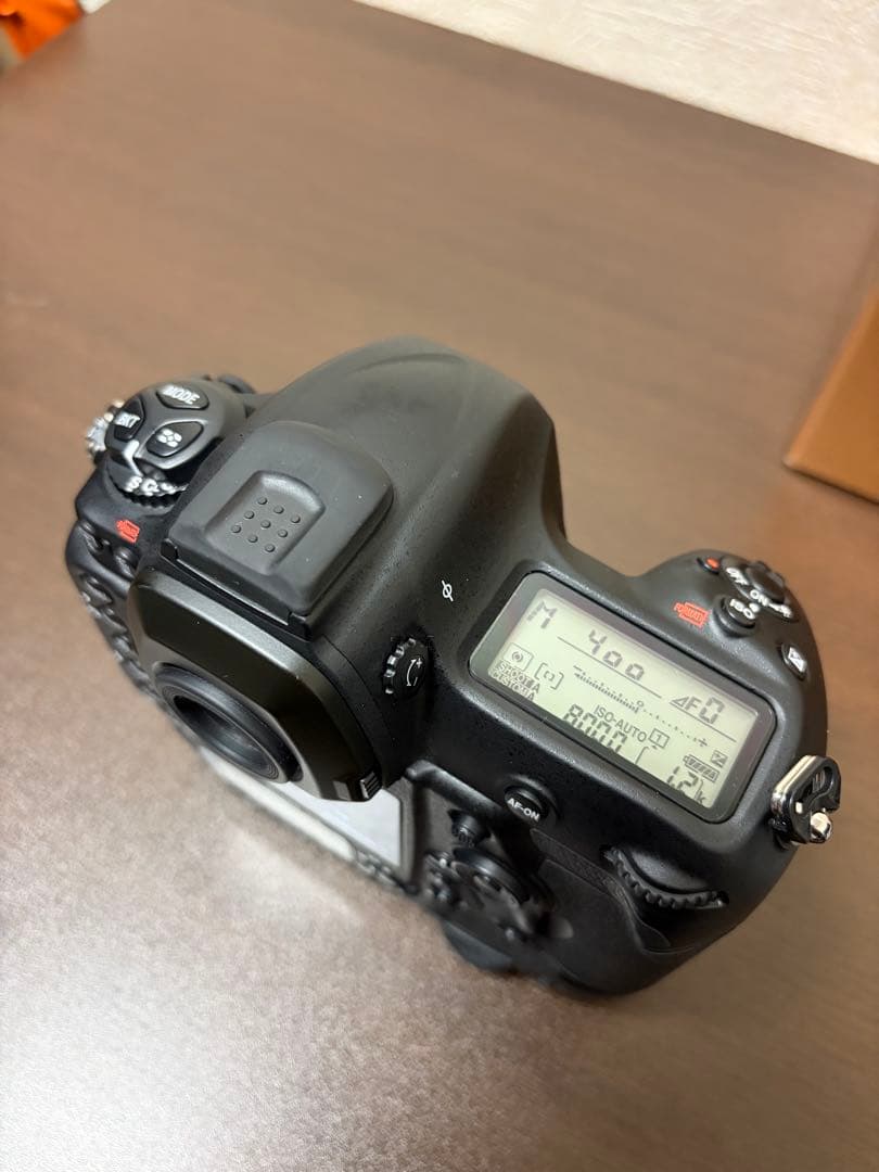 Nikon D5 デジタル一眼レフカメラ 本体とバッテリー3個
