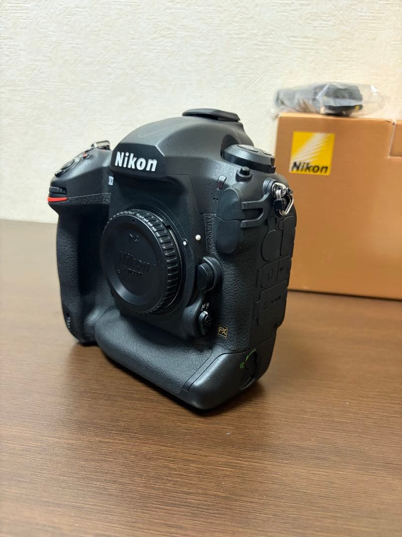 Nikon D5 デジタル一眼レフカメラ 本体とバッテリー3個