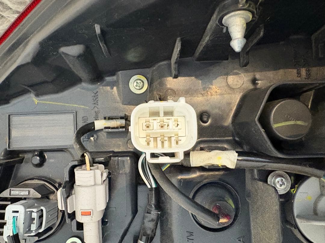 純正　Hilux テールランプ 左のみ　GUN125