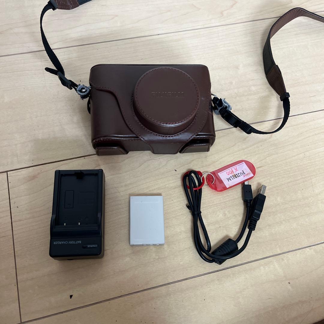 富士フイルムFain Pix X100 シルバー