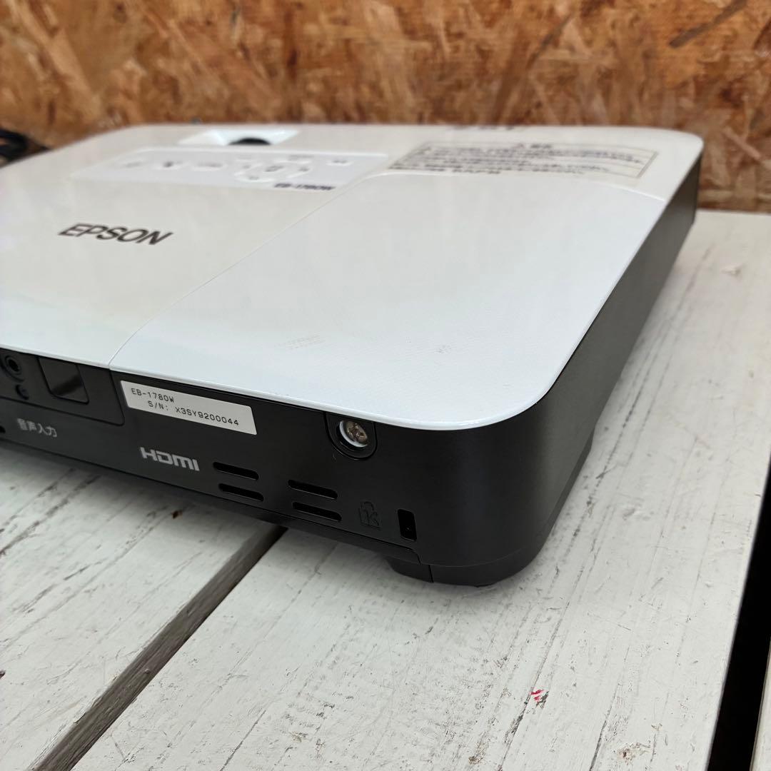 0688 EPSON プロジェクター　EB-1780W ランプ点灯時間1787H