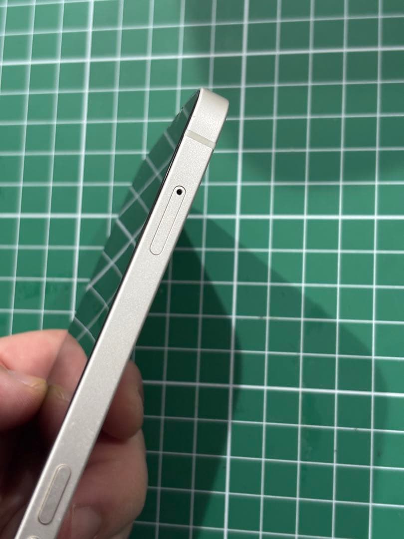 Apple iPhone 12 ホワイト SIMフリー　64GB 液晶新品