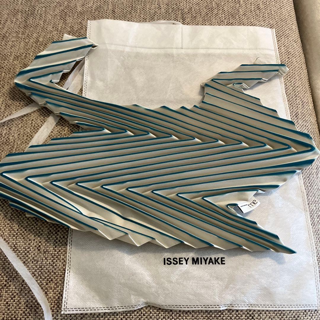 バッグ ISSEY MIYAKE me