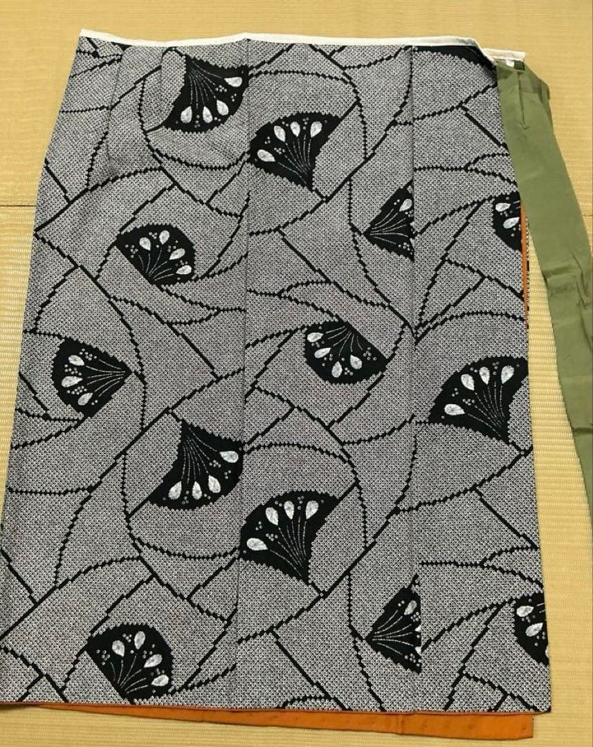 蝶模様絞り柄の小紋着物から　二部式お着物