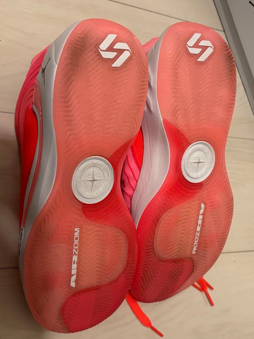 ピンク バスケットボールシューズ