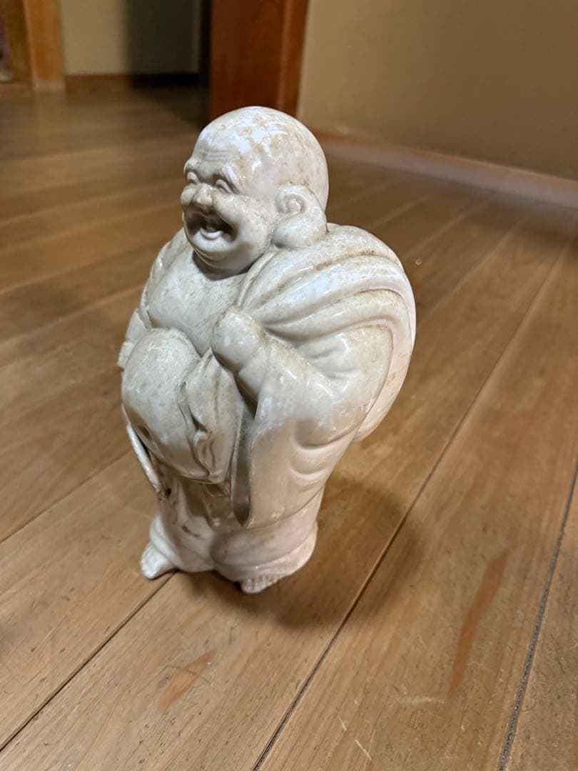 白い陶器製 布袋様 約15cm