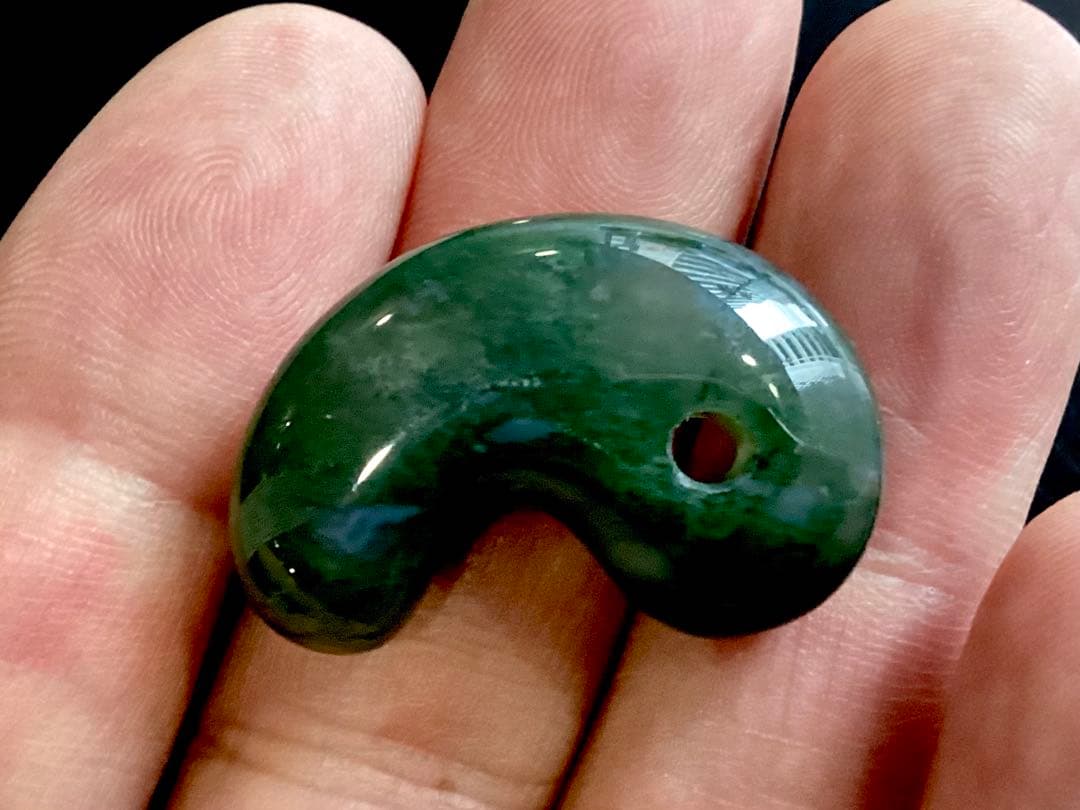 ✳絶品‼️濃厚青緑の碧玉　出雲石勾玉　最高級品　幻の透かし‼️コレクション　鑑別書付