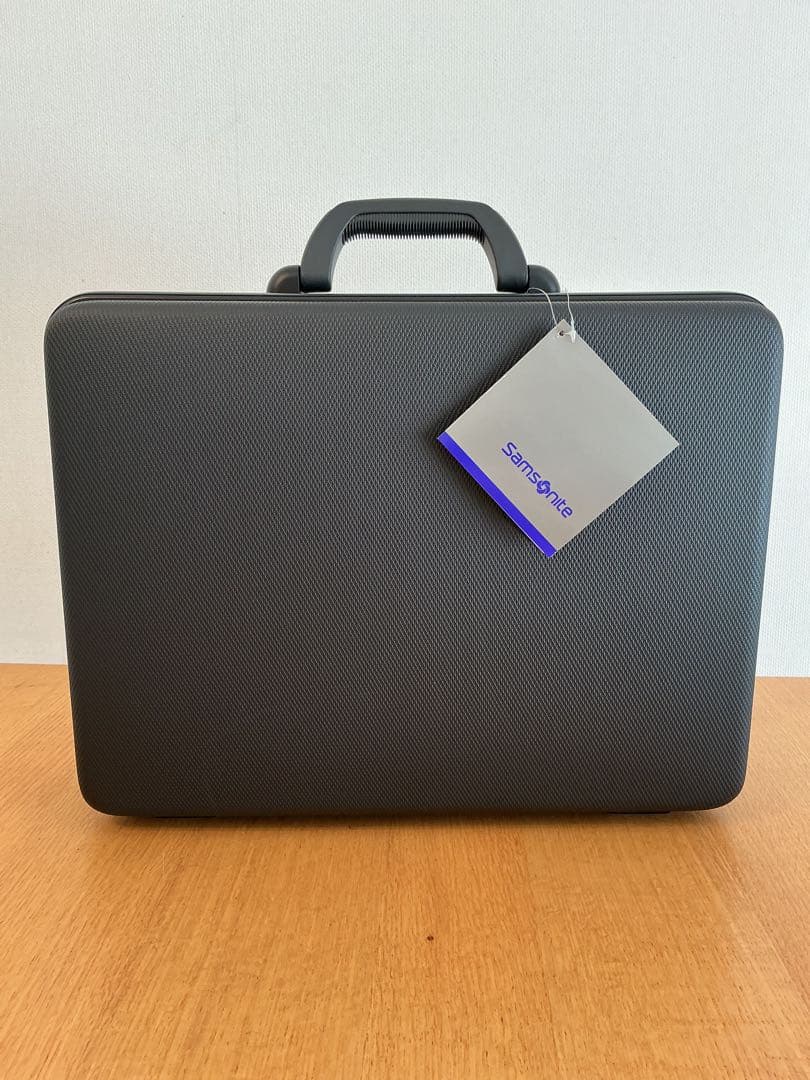☆新品未使用　サムソナイト　アタッシュケース　送料無料！