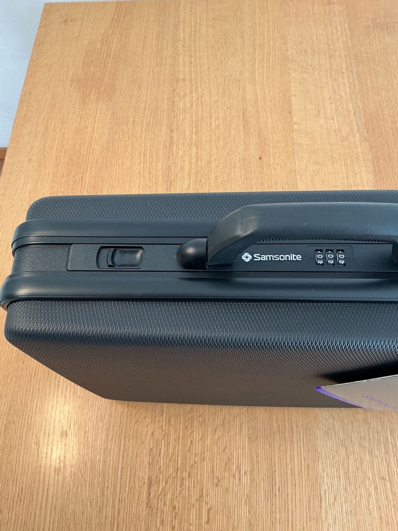 ☆新品未使用　サムソナイト　アタッシュケース　送料無料！