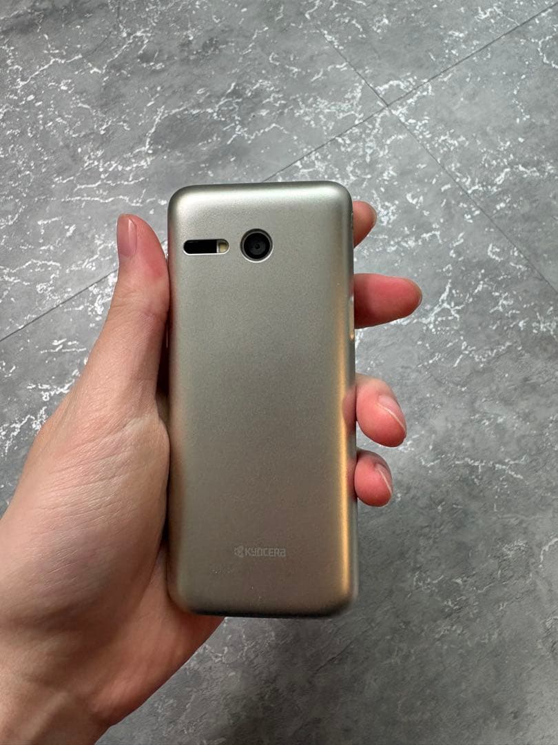 かんたんケータイライト　KYF43 シャンパンゴールド　おまけ付き