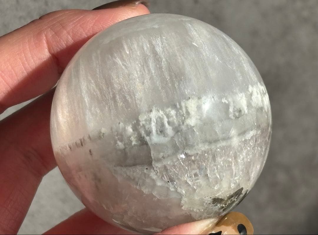 《虹きらめく＊セリサイトinフローライト（パイライト共生）》