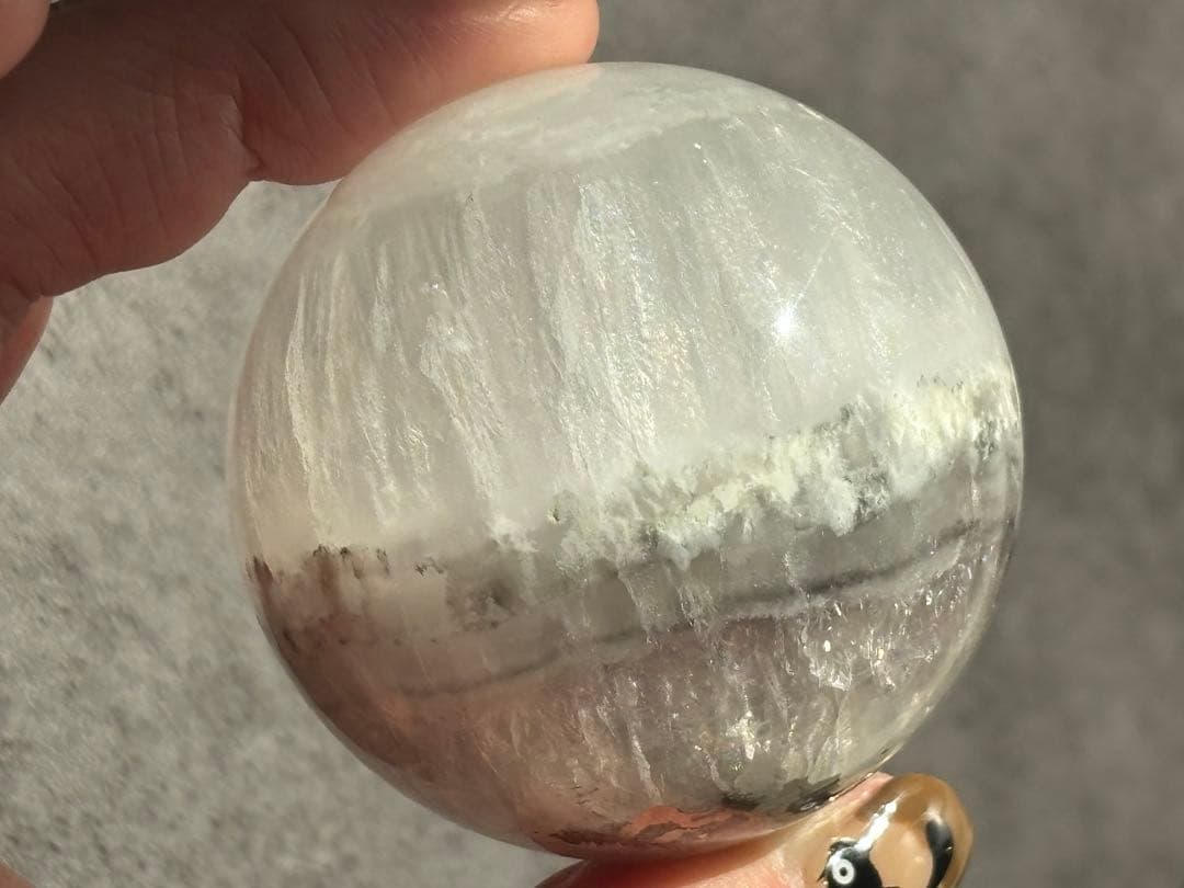 《虹きらめく＊セリサイトinフローライト（パイライト共生）》