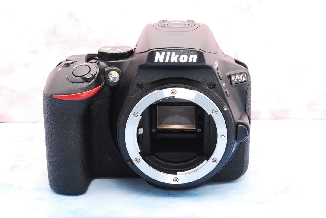 ニコン D5600★望遠レンズ付Wレンズ★僅か700S★一眼レフカメラ