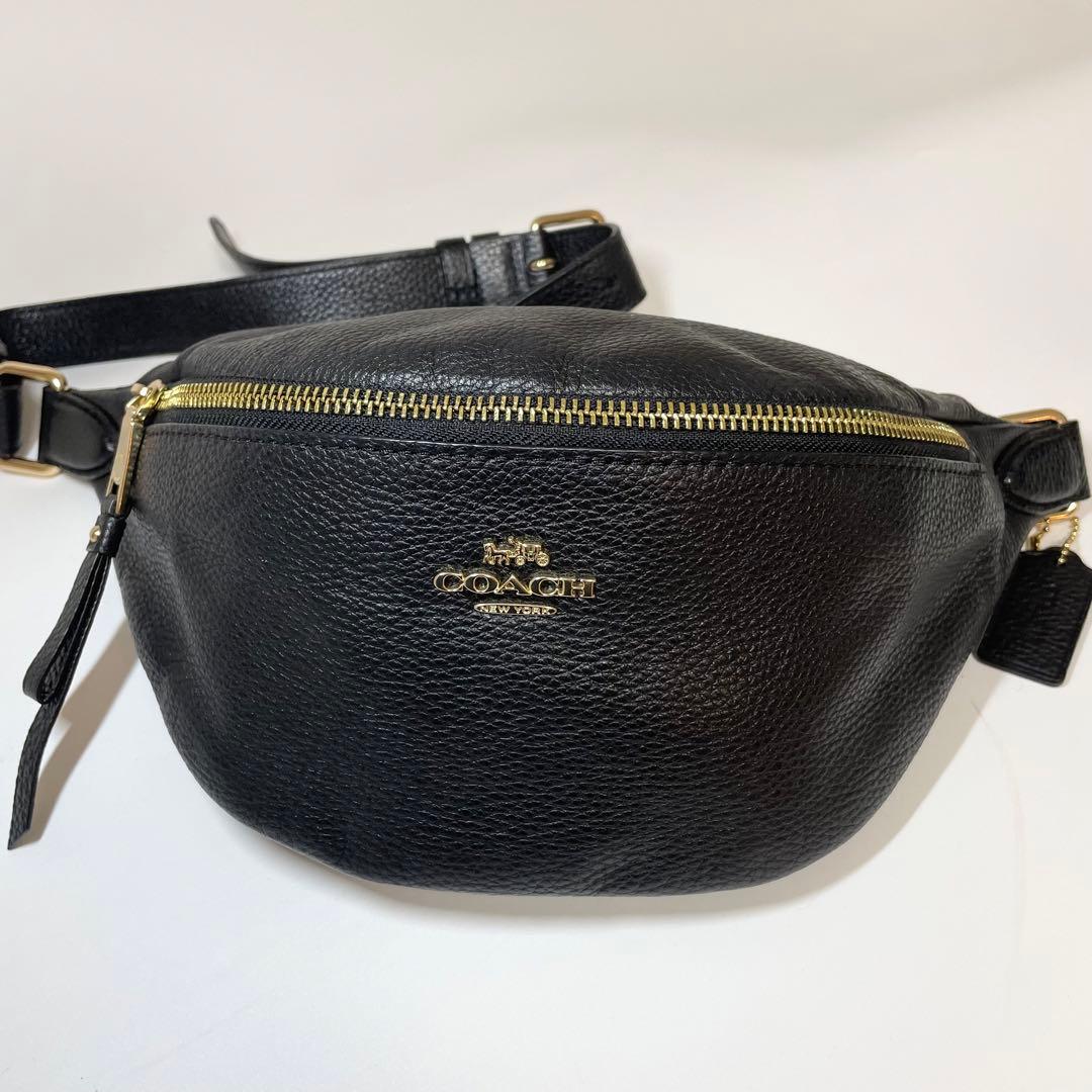 新品同様✨️COACH ボディバッグ ウエストポーチ チャーム ペプルドレザー 黒