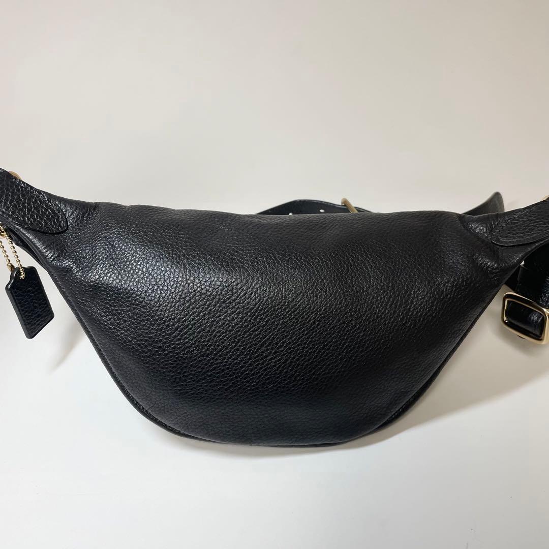 新品同様✨️COACH ボディバッグ ウエストポーチ チャーム ペプルドレザー 黒