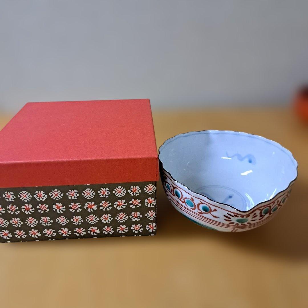 九谷焼　装飾的な波形ボウル　中鉢