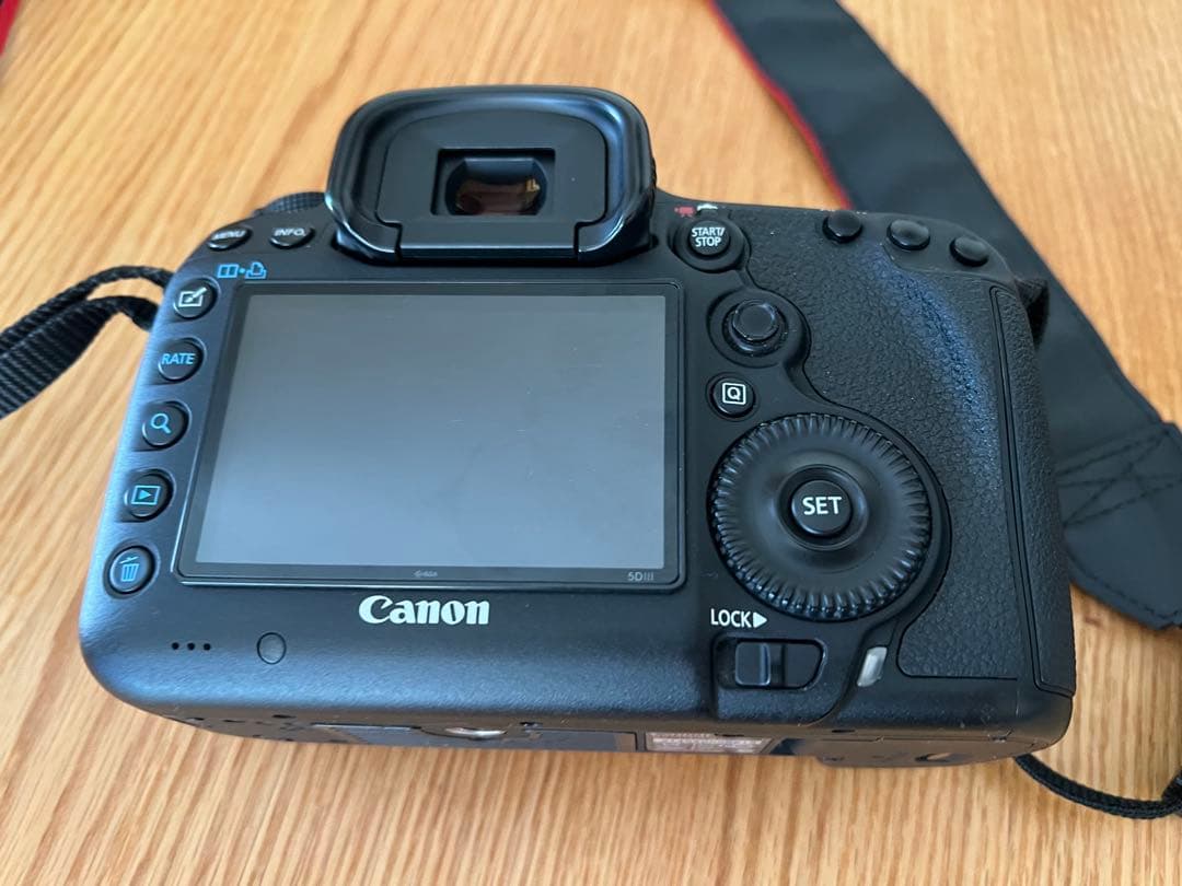 Canon EOS 5D Mark III 本体（バッテリー・CFカード付）