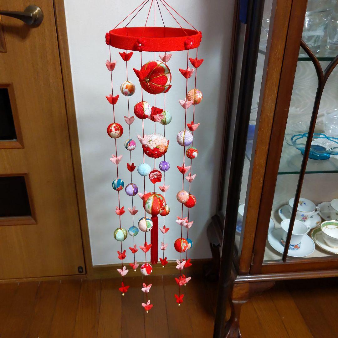 ちりめん細工　お花とまりの下げ飾り(大) 赤