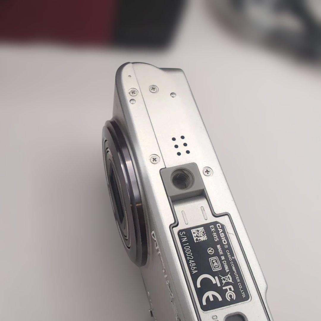 カシオ　デジタルカメラ　EX-H15 説明書、充電器 各種コード付