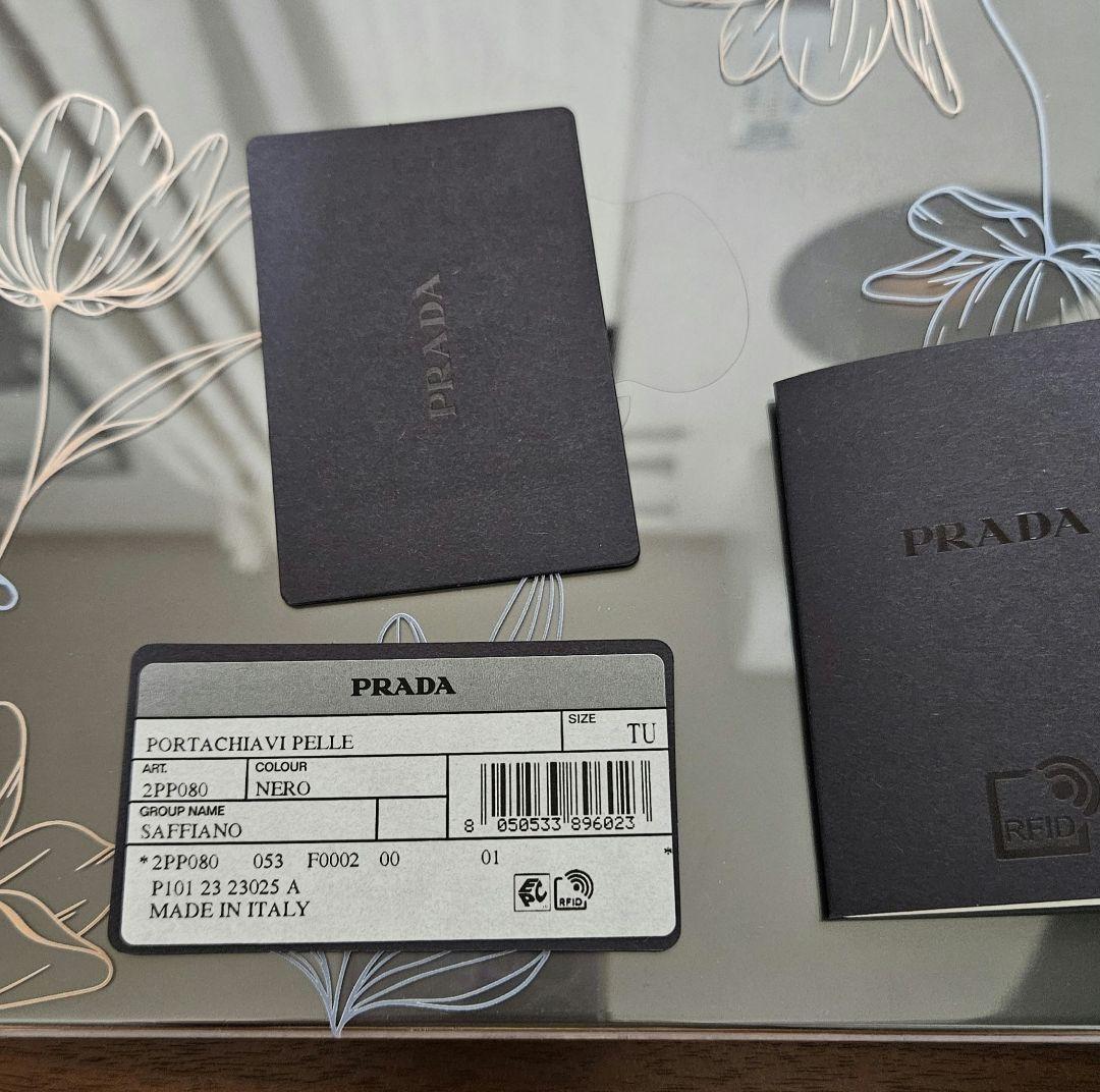 【限定値下げ】【新品未使用】PRADA サフィアーノ キーリング トライアングル