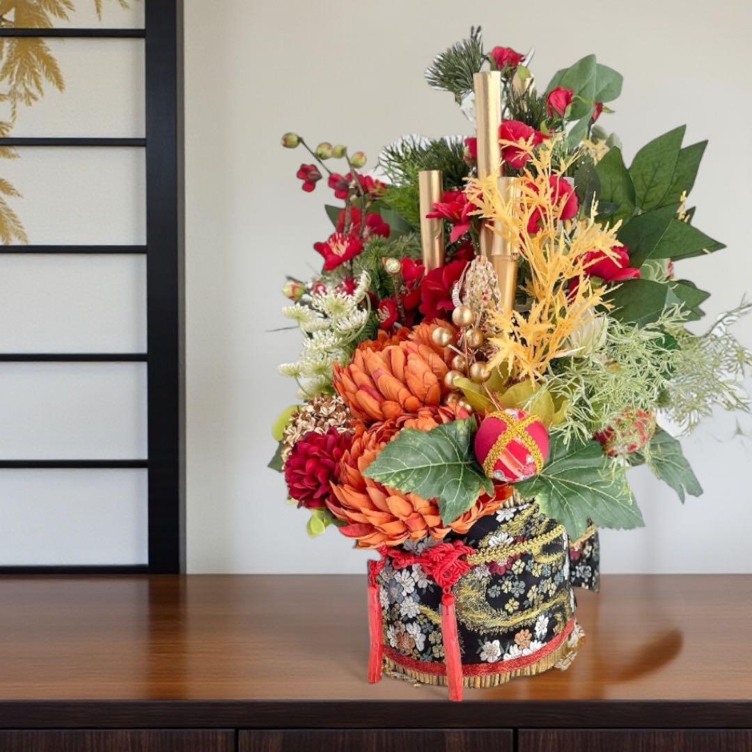 和モダン門松 M｜可憐な花々と竹が奏でる、モカアンドマルシェの迎春アレンジ