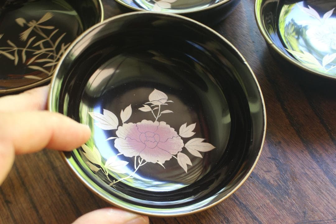 小傷有！時代金縁黒漆に優美な草花蒔絵の映える小皿7点（検輪島塗蒔絵皿菓子皿