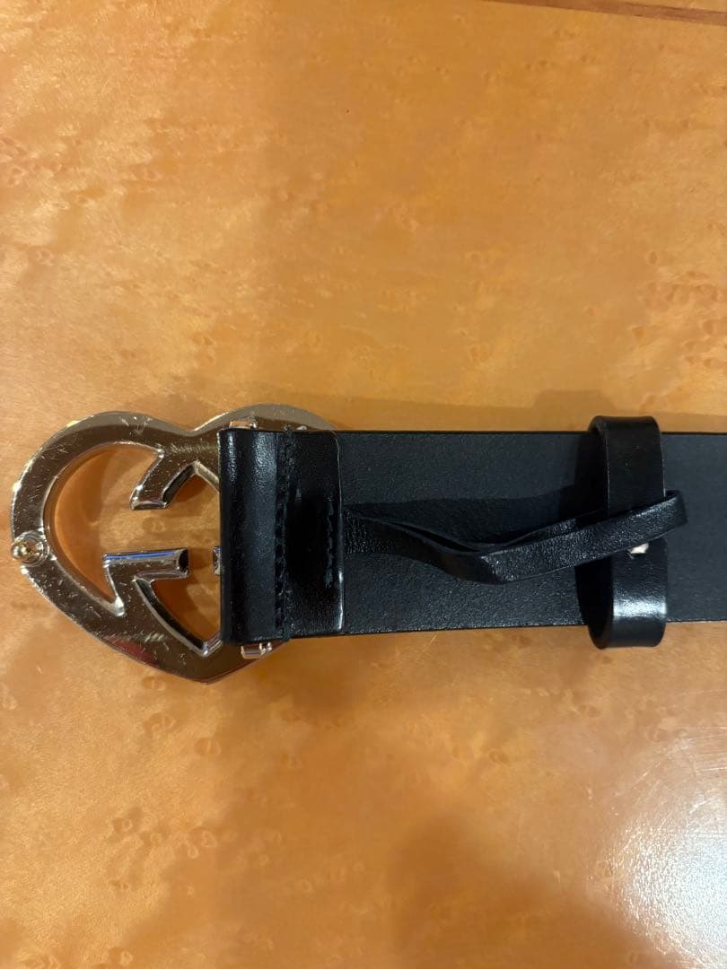 Gucci ハート型バックル ブラックレザーベルトハート