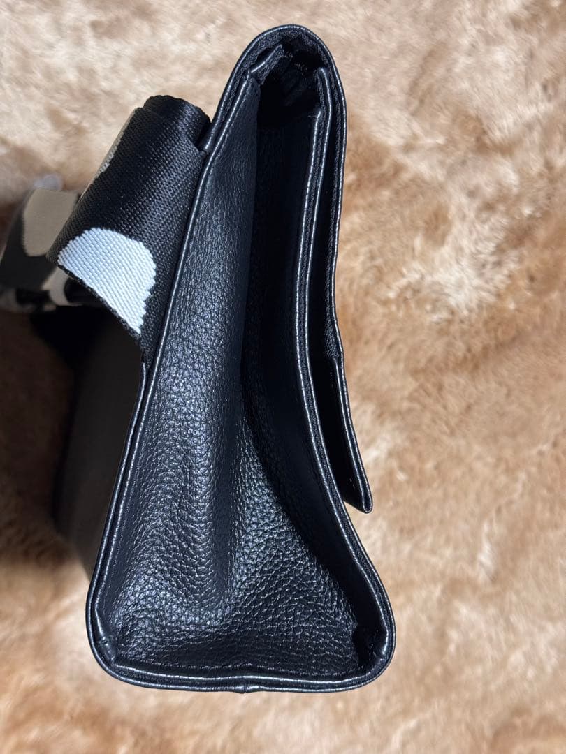 【値下げ中/新品同様/極美品】イアパピヨネ ショルダーバッグ ボディバッグ