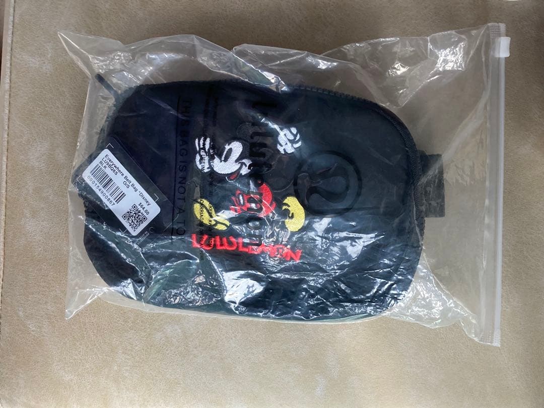 【新品未使用タグ付き】ディズニー x ルルレモン ベルトバッグ 1L ミッキー