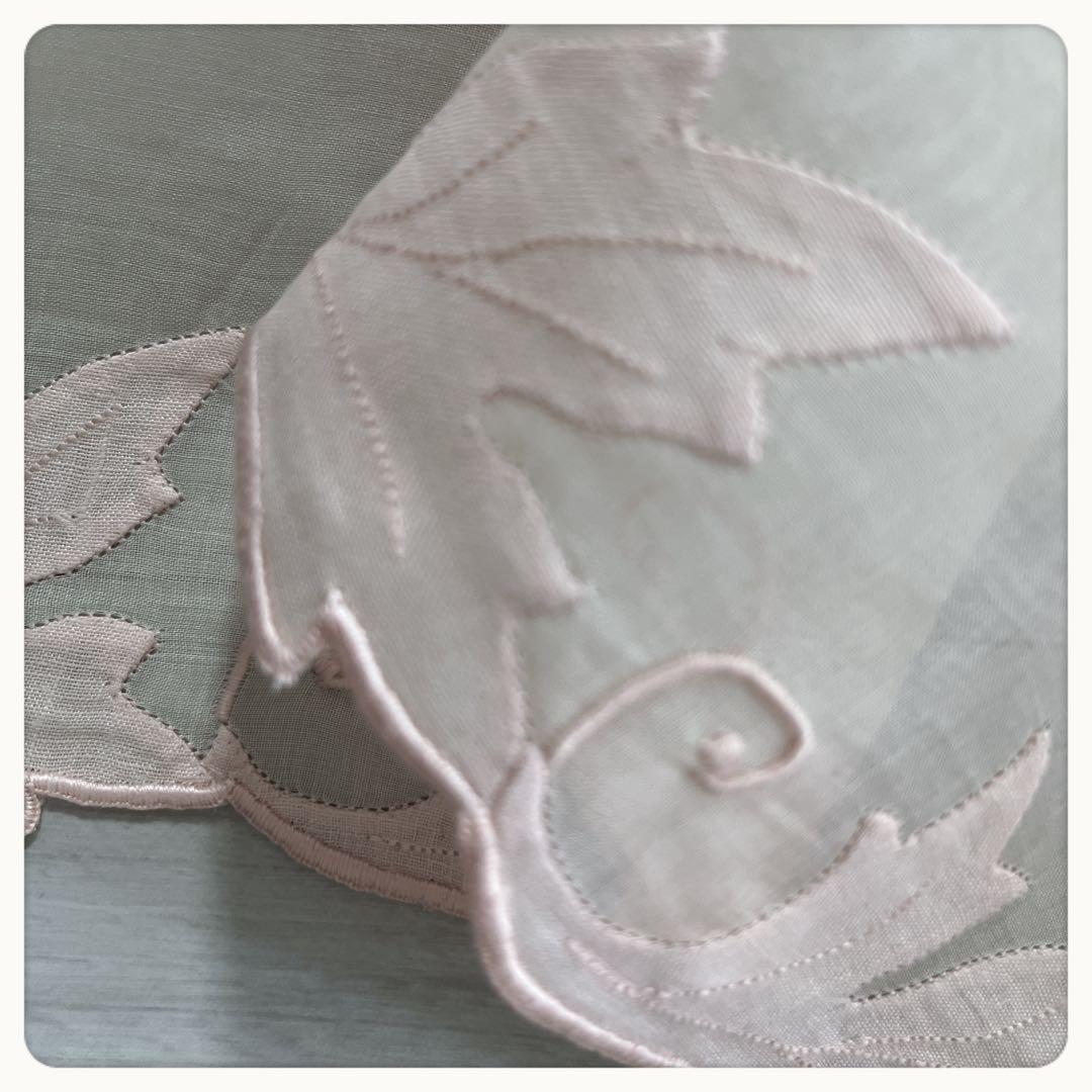 ポルトガル　超緻密な手刺繍のテーブルクロス　マディラ島ハンドメイド