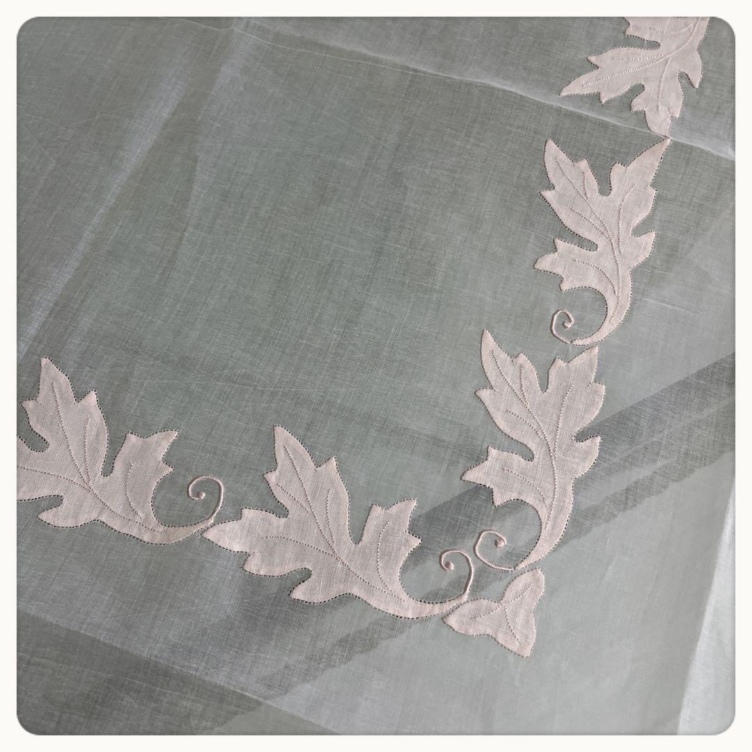 ポルトガル　超緻密な手刺繍のテーブルクロス　マディラ島ハンドメイド