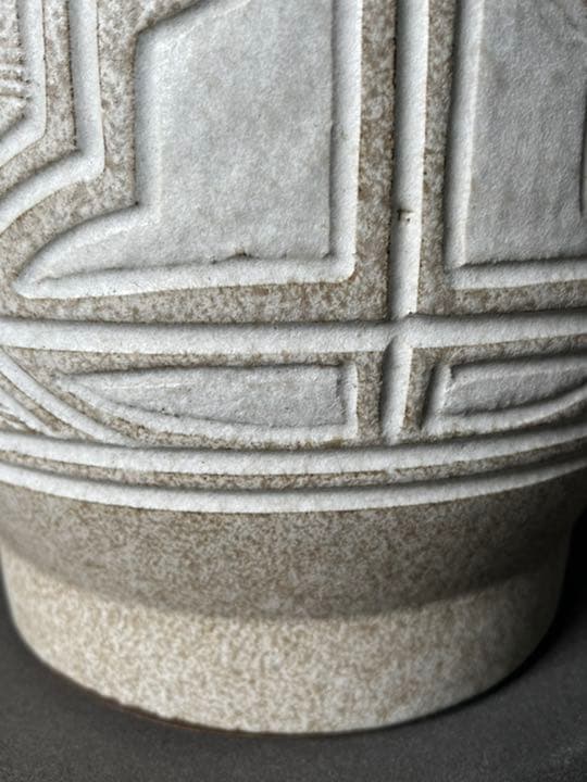 信楽焼傘立て  幾何学模様 高さ４６cm