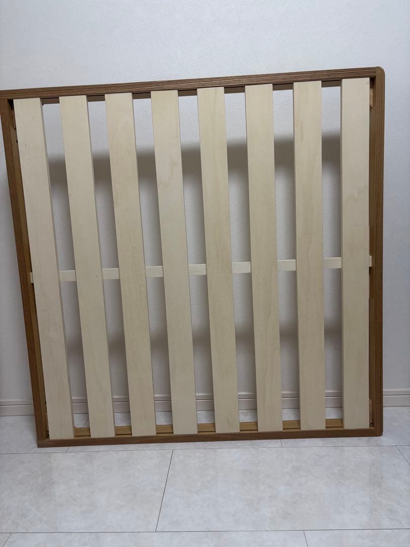 美品！15分で組み立てられるタモ材のコンセント付きすのこベッド　ベルメゾン