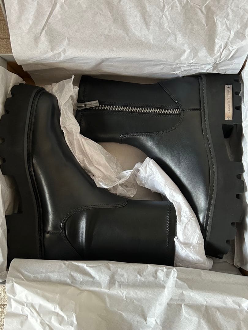 値下げしました❗️CHARLES & KEITH サイドジップ アンクルブーツ