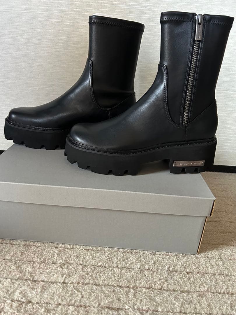 値下げしました❗️CHARLES & KEITH サイドジップ アンクルブーツ